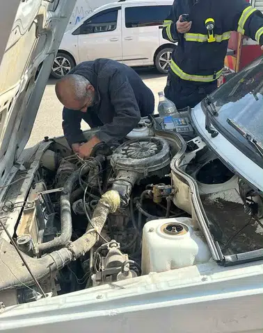 Siirt merkezde seyir halindeki otomobil aniden alevlere teslim oldu
