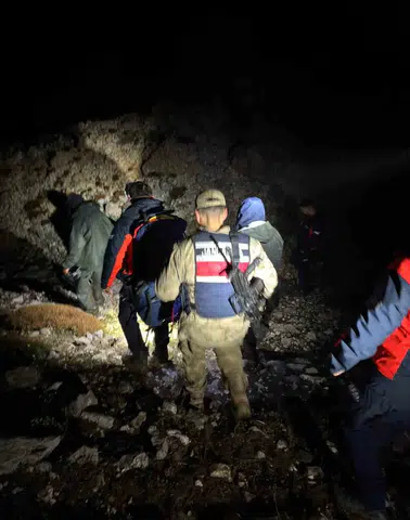 Tunceli Ovacıkta sis nedeniyle mahsur kalan iki kişi kurtarıldı