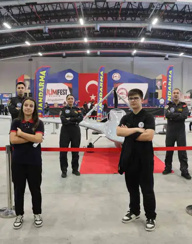 Elazığlı öğrencinin Bayraktar TB2 SİHA karşısındaki büyük sevinci