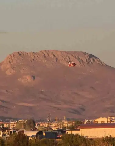 Hakkari'de kalp krizi geçiren hasta helikopter ambulansla Van'a taşındı