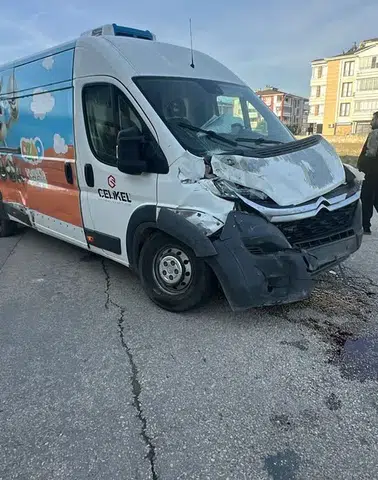 Elazığ'da iki minibüs çarpıştı: 4 yaralı