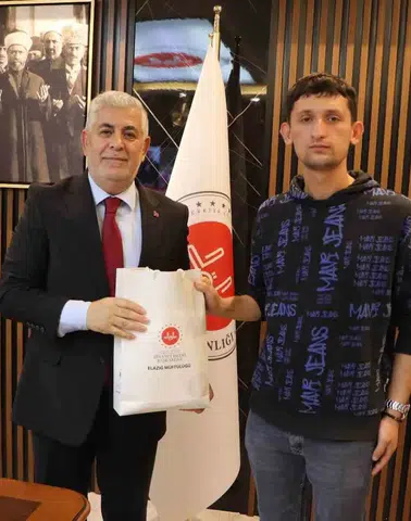 KPSS için tezgahını emanet eden simitçiye müftülükten anlamlı ziyaret