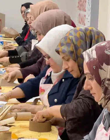 Ağrılı kadınlar sanatla birleşerek aşevi projesine büyük destek sağladı