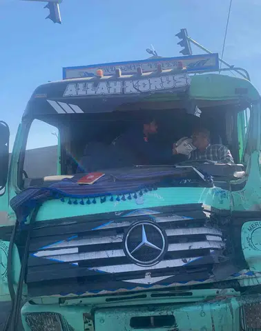 Batman Otogar Kavşağı'nda kamyon ve tır çarpıştı