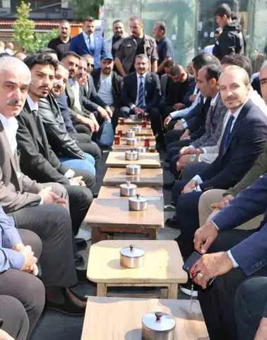 MHP Diyarbakır teşkilatı Sur esnafıyla Terörsüz Türkiye gündemini konuştu