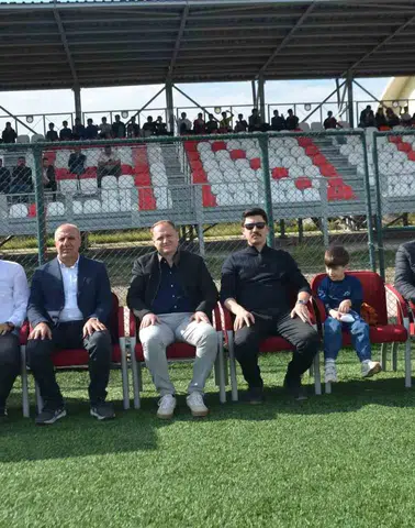 Bulanık Gençlerbirliği şampiyonluk kupasını kaldırarak play-off vizesini aldı