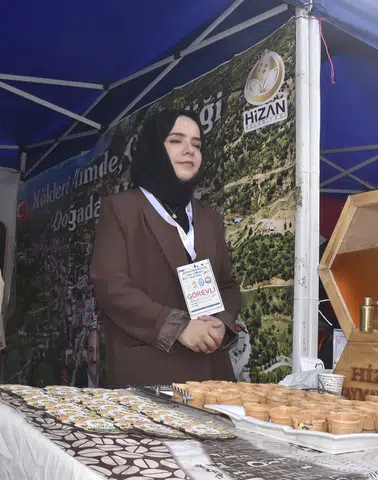 Bitlis Hizan ilçesinde ilk karakovan balı hasadı festivali başladı