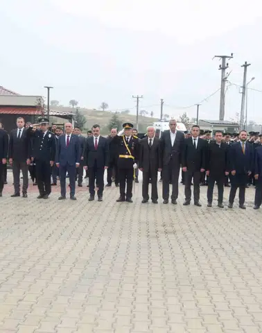 Dicle ilçesinde 29 Ekim Cumhuriyet Bayramı coşkusu çelenk töreniyle başladı