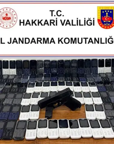 Şemdinli'de jandarma operasyonuyla çok sayıda kaçak telefon yakalandı
