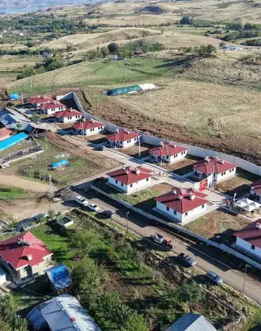 Tunceli Burmageçit köyünde 11 yeni konut sahiplerine teslim edildi