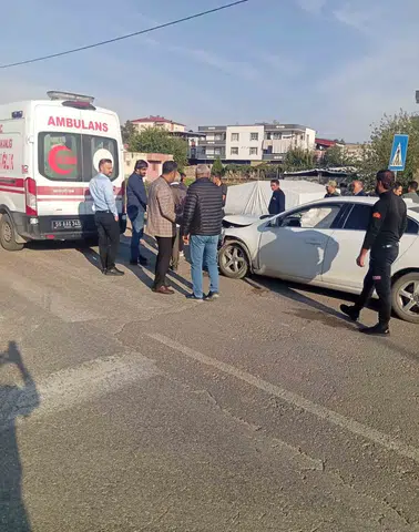 Siirt Kurtalan yolunda iki aracın karıştığı kazada üç kişi yaralandı