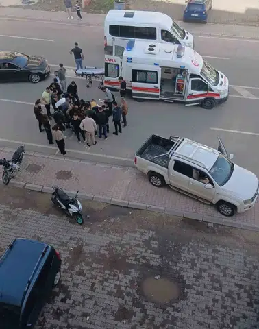 Elazığ Malatya Caddesi üzerinde pick-up ve motosiklet çarpıştı
