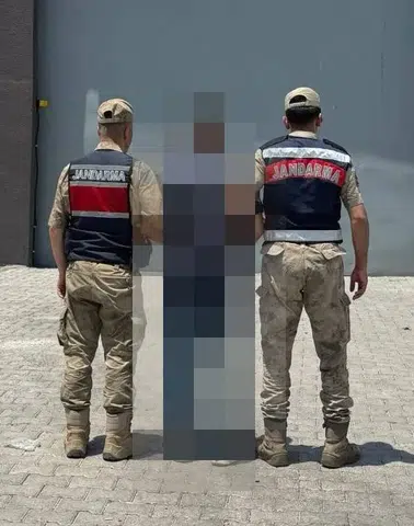 Şanlıurfa’da uyuşturucu suçundan aranan hükümlü yakayı ele verdi