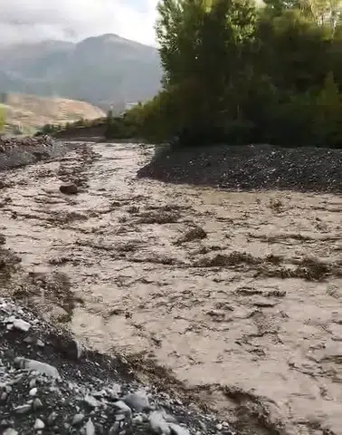 Elazığ'ın Palu ilçesinde şiddetli yağışlar sele dönüştü