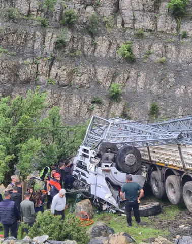 Şırnak yolunda feci kaza Kamyon şoförü hayatını kaybetti