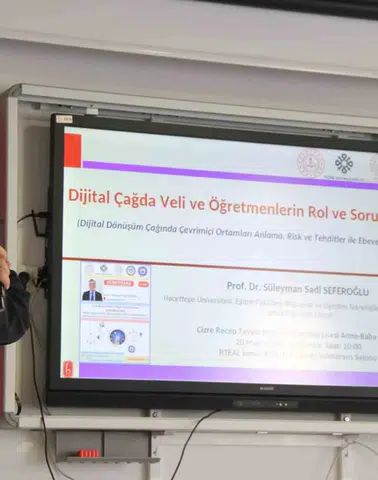 Cizre'de dijital dünyada çocuk yetiştirmenin sırları anlatıldı