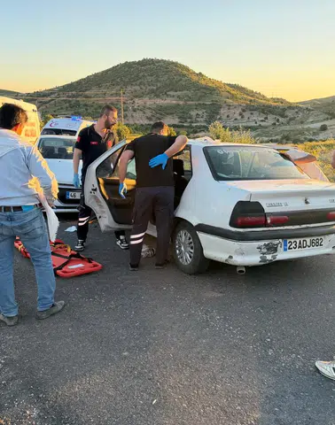 Batman Gercüş yolunda otomobiller çarpıştı 12 kişi yaralandı