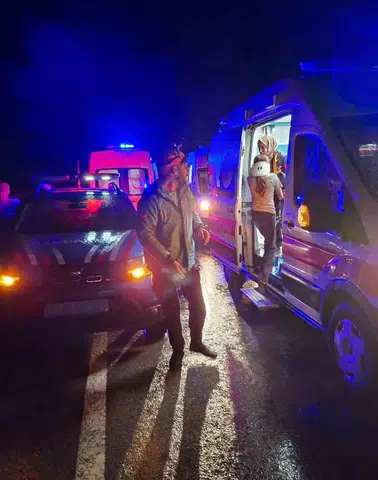 Bingöl yolunda otomobil şarampole uçtu
