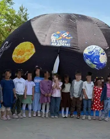 Mardinli minikler okul bahçesinde uzay turuna çıktı