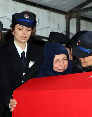 Şehit polis memuru Emrah Koç son yolculuğuna uğurlandı