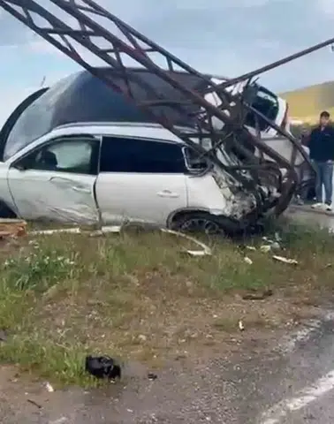 Elazığ yolunda direksiyon hakimiyeti kayboldu 4 kişi yaralandı