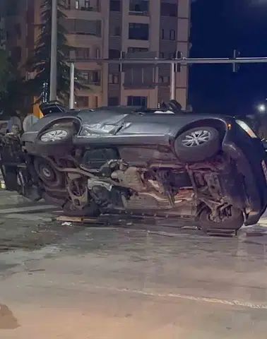 Elazığ’da iki araç çarpıştı 11 kişi hastaneye kaldırıldı