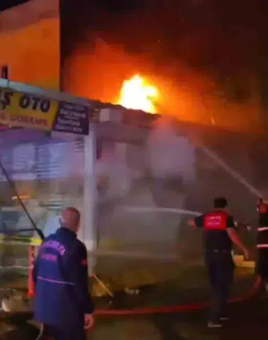 Şanlıurfa Evren Sanayi Sitesi'nde gece yarısı yangın paniği