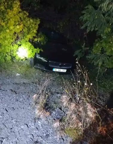 Elazığ yolunda kaza otomobil şarampole devrildi