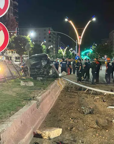 Batman Valilik kavşağında kaza 3 yaralı