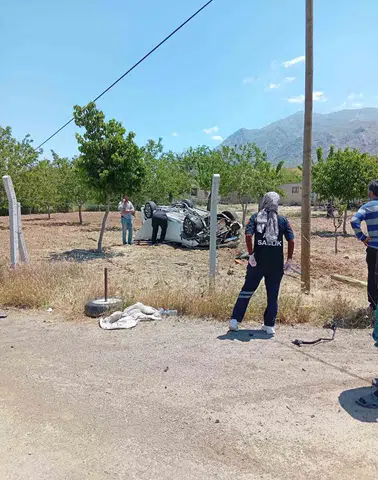 Elazığ yolunda kaza Otomobil takla attı
