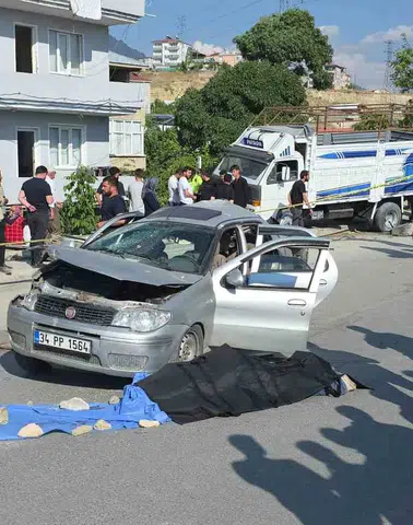 Van Edremit yolunda otomobil ile kamyonet çarpıştı