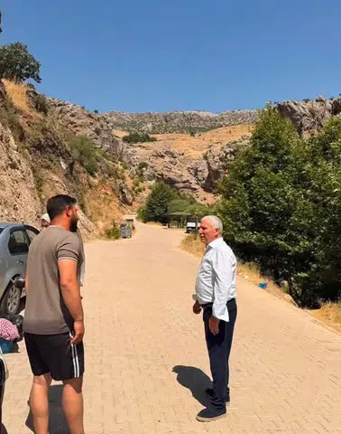 Çermik’in serin sularında tatil yapan turistler belediye başkanıyla buluştu