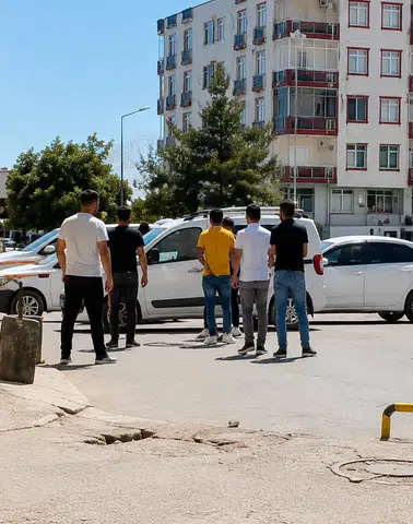 Şanlıurfa'da önü kesilen sürücü darbetti ve silahı çalındı