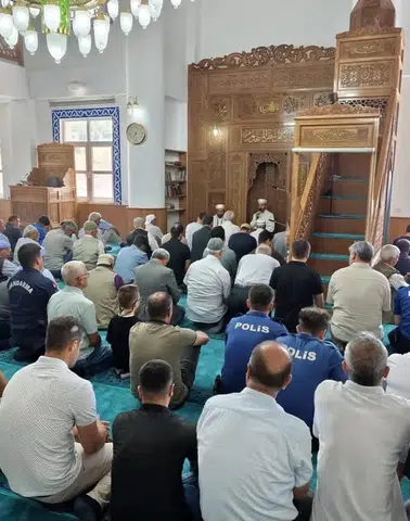 Çermik sakinleri 15 Temmuz şehitleri için camide bir araya geldi