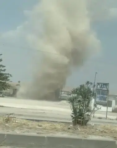 Nusaybin'de yol kenarında beliren hortum cep telefonuyla kaydedildi