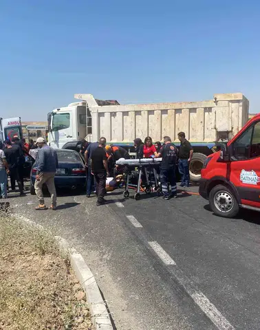 Batman Diyarbakır yolunda iki araç çarpıştı ve 4 kişi yaralandı