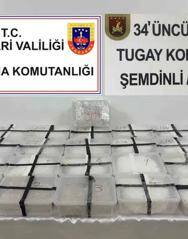 Hakkari'de jandarma operasyonunda 16 kilo metamfetamin ele geçirildi
