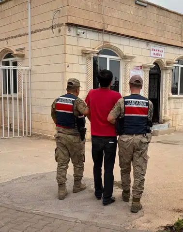 Karaköprü ilçesinde aranan hükümlü jandarma operasyonuyla ele geçirildi