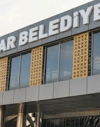 SMS ile gelen işten çıkarma şoku: Kayapınar'da 22 emekçi hakkını mahkemede arayacak