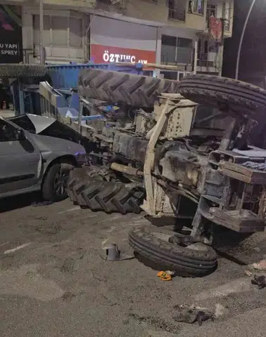 Elazığ merkezde traktör ile otomobilin karıştığı kazada beş kişi yaralandı