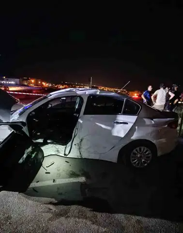 Van'da kamyonet ile otomobil çarpıştı, 5 kişi yaralandı