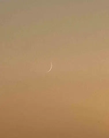 Van gökyüzünde oluşan hilal izleyenlere görsel bir şölen sundu
