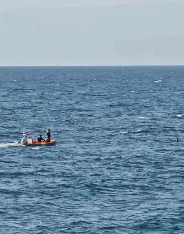 Van Gölü sularında sürüklenen yüzücü 900 metre açıkta bulundu