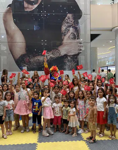 Mardian Mall’da bayram coşkusu miniklerin ellerinde yükseldi