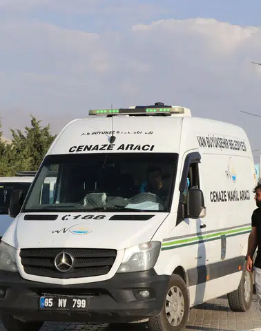 Van Gölünde iki kardeşin hayatını kaybettiği acı olayda cenazeler defnedildi