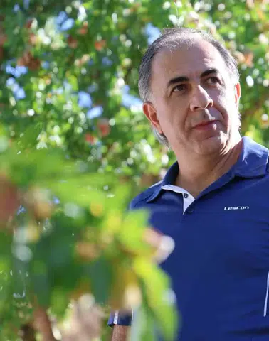 Tekstil Mühendisi arpa tarlasını 9 yılda badem bahçesine çevirdi