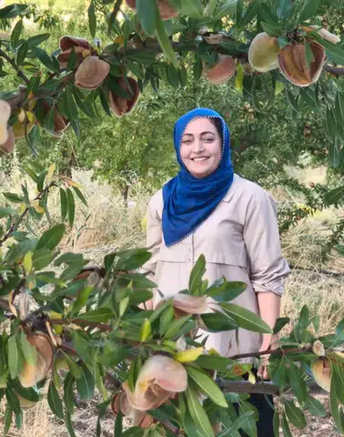 Tunceli'de bir kadın üretici atıl toprakları badem bahçesine dönüştürdü
