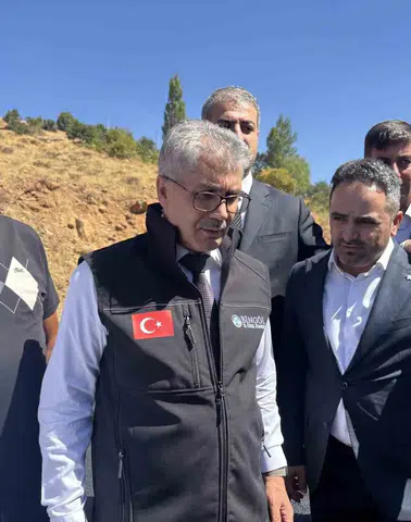Bingöl köy yollarını sıcak asfaltla buluşturuyor