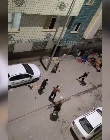 Şanlıurfa Ruha Mahallesinde İki Grup Arasında Taşlı Sopalı Kavga Çıktı