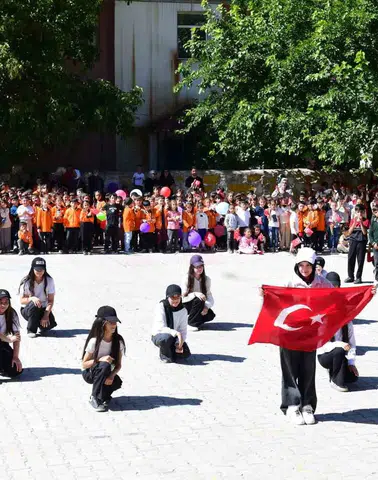 Çatak ilçesinde yeni eğitim yılı coşkuyla karşılandı